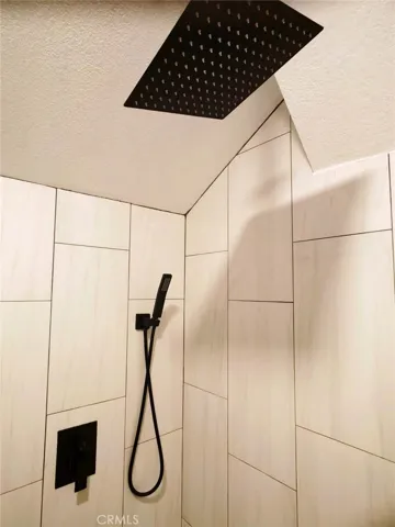 Rainshower in Primary bathroom