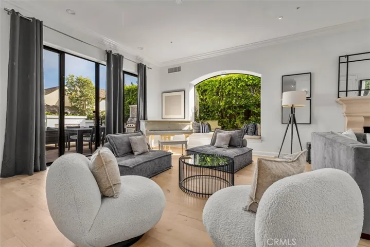 215 Poppy Avenue, Corona Del Mar, California 92625