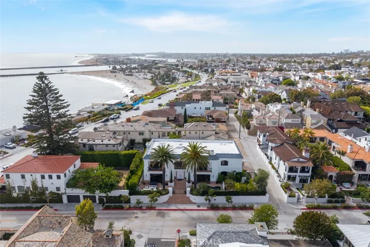 215 Poppy Avenue, Corona Del Mar, California 92625