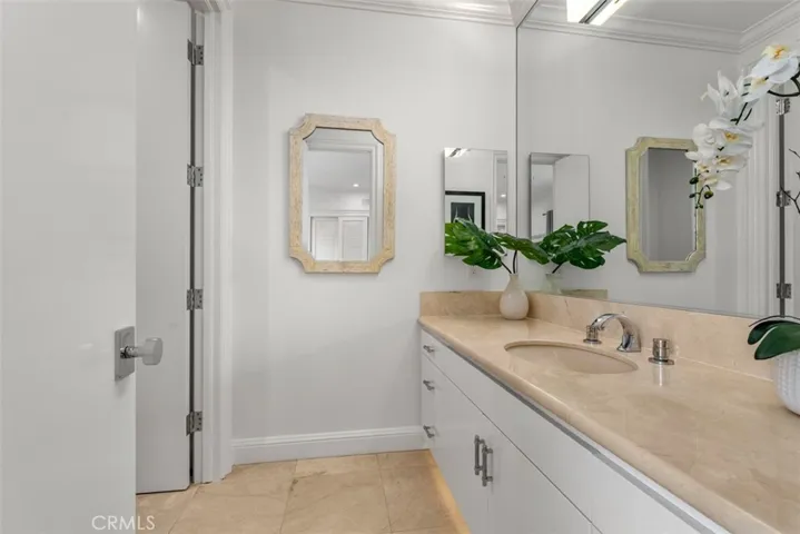 215 Poppy Avenue, Corona Del Mar, California 92625