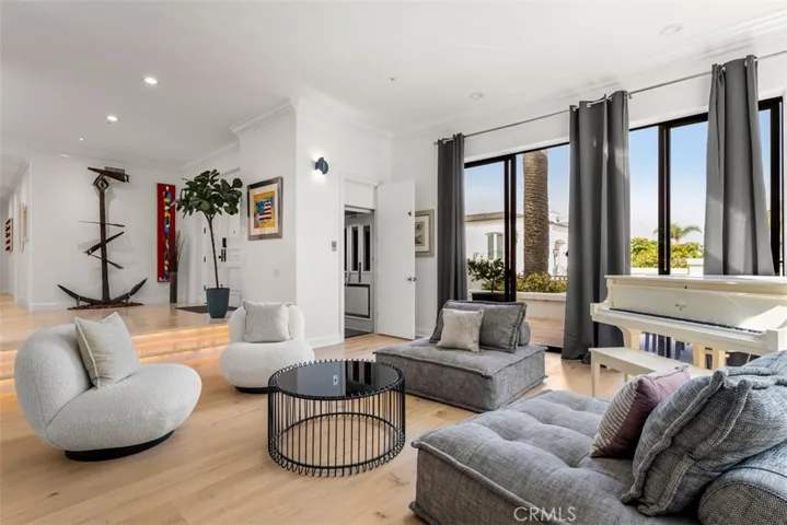 215 Poppy Avenue, Corona Del Mar, California 92625