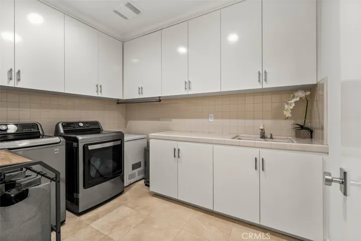 215 Poppy Avenue, Corona Del Mar, California 92625