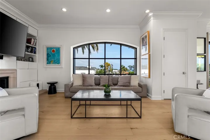 215 Poppy Avenue, Corona Del Mar, California 92625