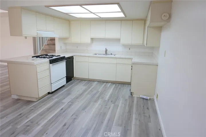Light and bright kitchen