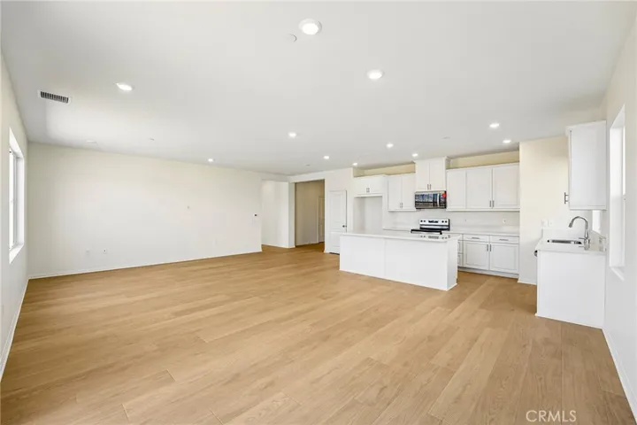 31288 Pine Oak Road, Winchester, California 92596