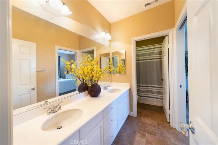 Upstairs secondary bathroom