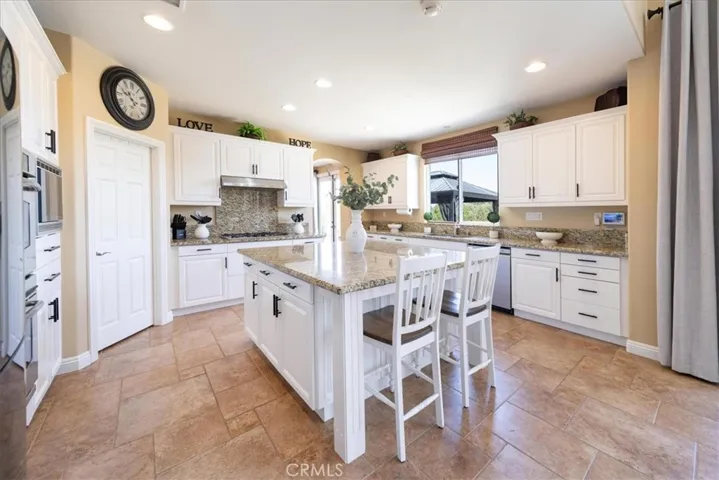 Kitchen with large island