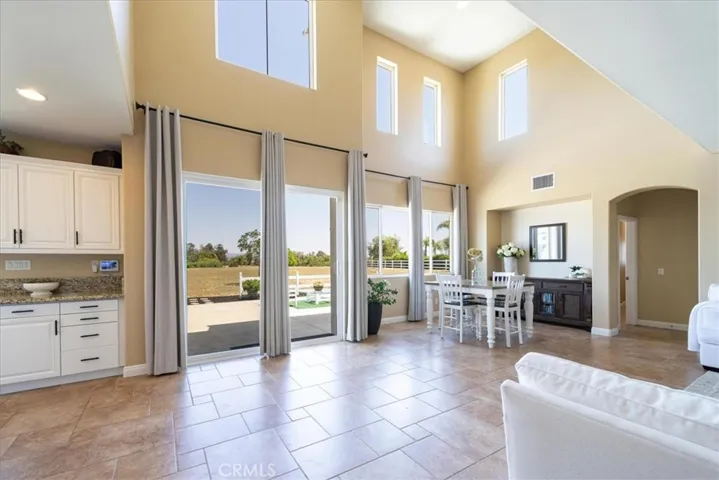 Kitchen Nook, Family room and kitchen all open to each other.