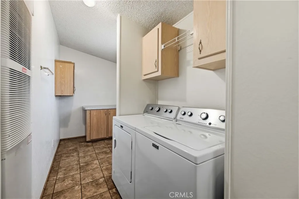 Laundry room and side entry