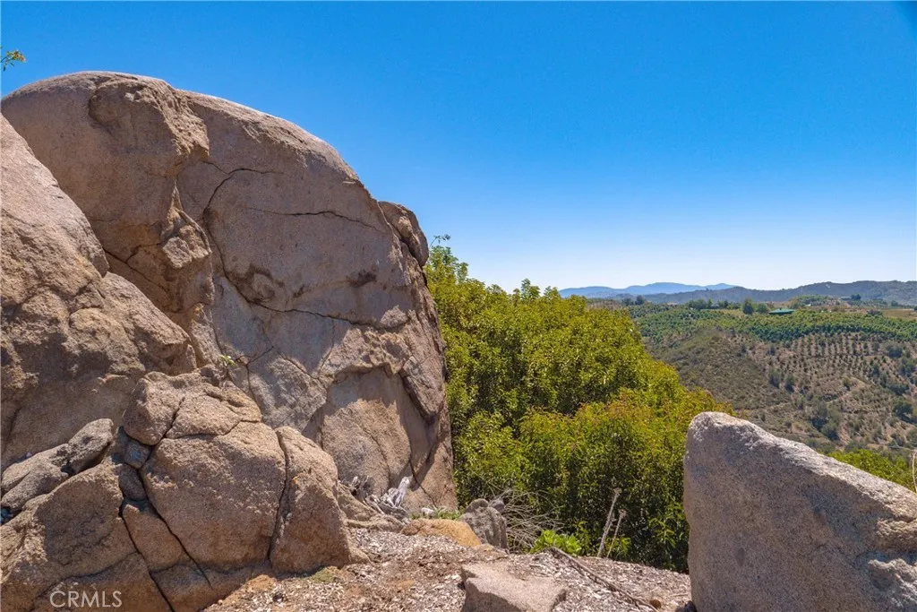 Beautiful Rock Croppings in various areas.