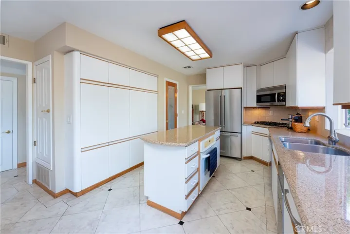 731 Calle Vallarta, San Clemente, California 92673