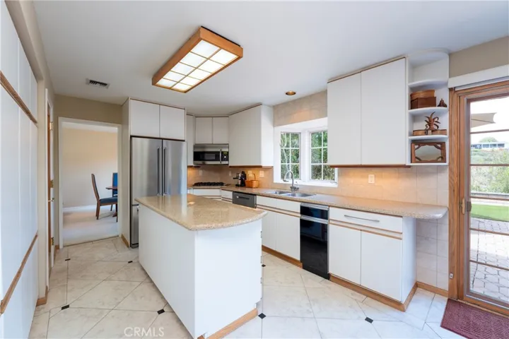 731 Calle Vallarta, San Clemente, California 92673