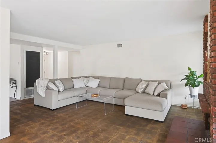 19533 Babington, Canyon Country, California 91351