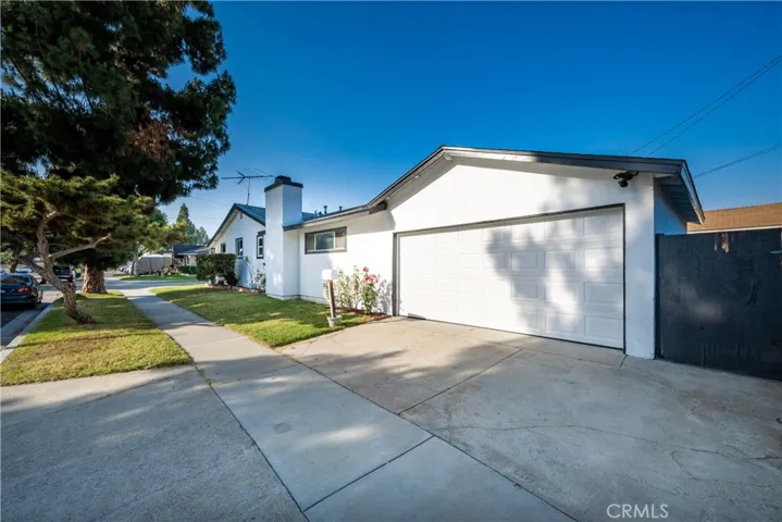 11702 Rockwall, Lakewood, California 90715
