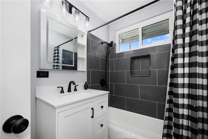 11702 Rockwall, Lakewood, California 90715