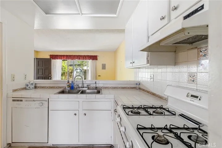 8601 Sunland Boulevard 20, Sun Valley, California 91352