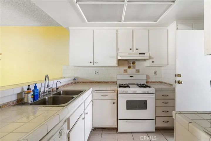 8601 Sunland Boulevard 20, Sun Valley, California 91352
