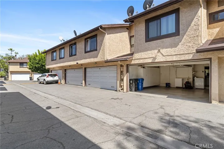 8601 Sunland Boulevard 20, Sun Valley, California 91352