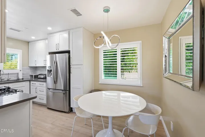 5240 Dining Area