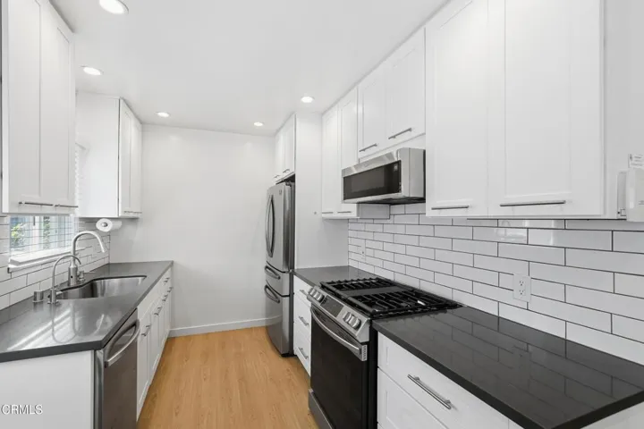 5238 Kitchen 2