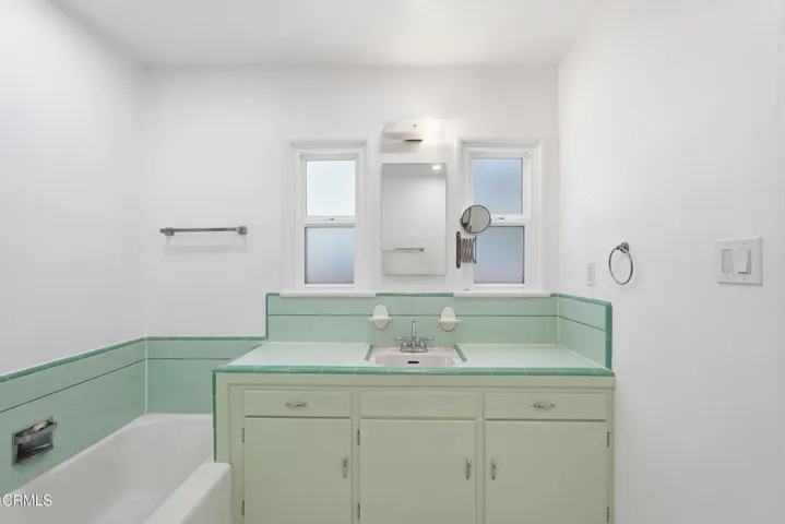 5236 Bathroom 3