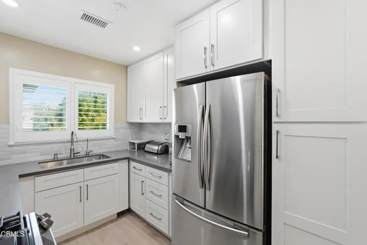 5240 Kitchen 2