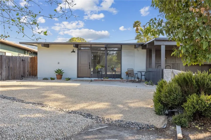 FRONT UNIT - Front Yard