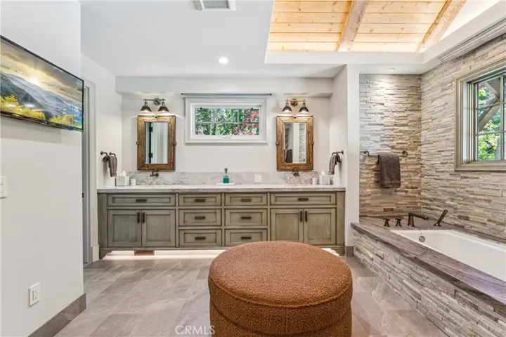 27720 Hamiltair Drive, Lake Arrowhead, California 92352