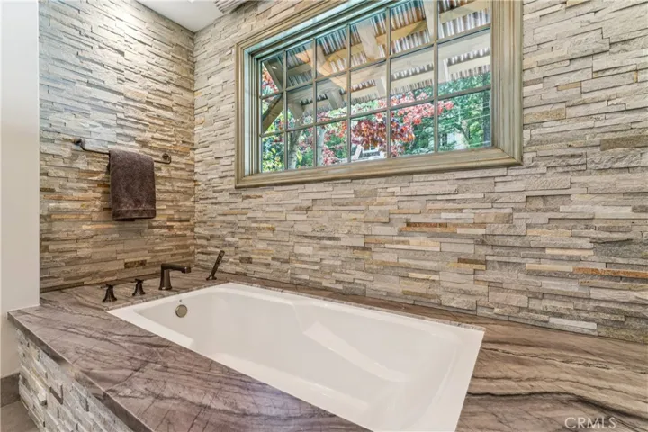 27720 Hamiltair Drive, Lake Arrowhead, California 92352