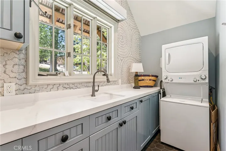 27720 Hamiltair Drive, Lake Arrowhead, California 92352