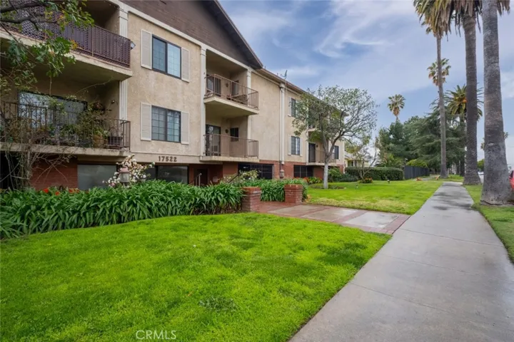 17522 Sherman Way 202, Van Nuys, California 91406