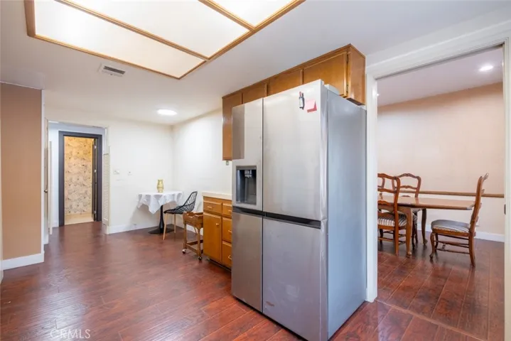 17522 Sherman Way 202, Van Nuys, California 91406
