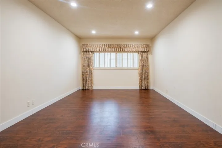17522 Sherman Way 202, Van Nuys, California 91406