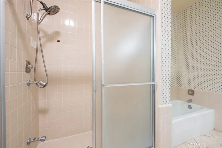 17522 Sherman Way 202, Van Nuys, California 91406