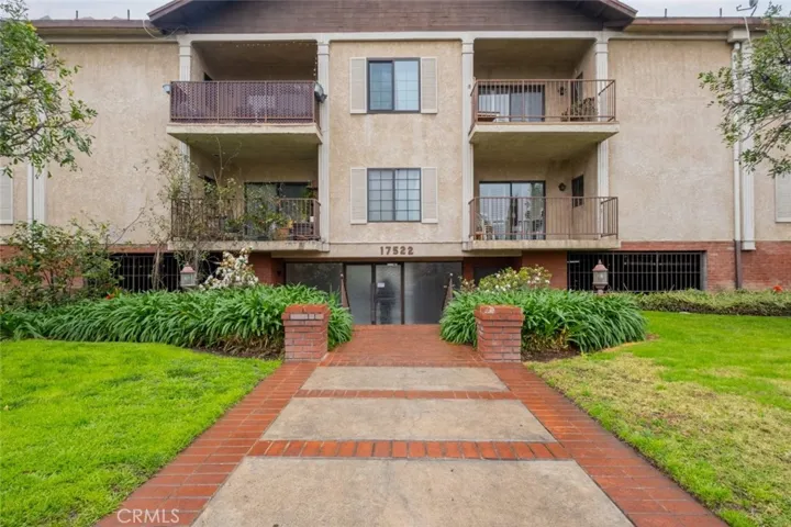 17522 Sherman Way 202, Van Nuys, California 91406