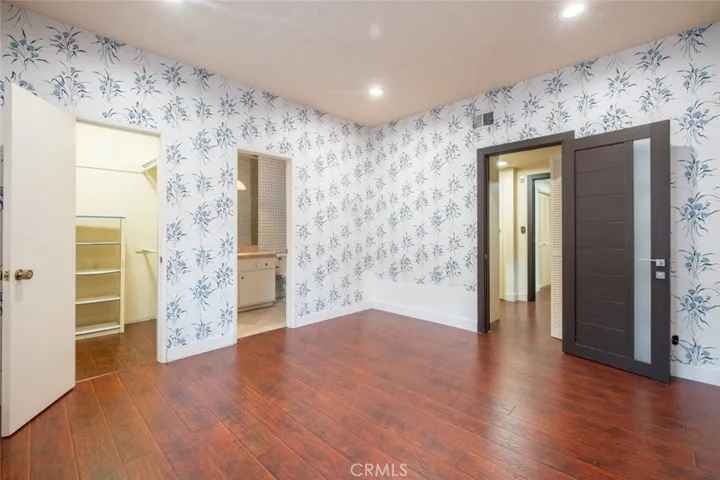 17522 Sherman Way 202, Van Nuys, California 91406