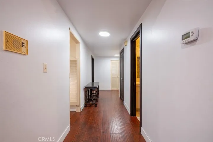 17522 Sherman Way 202, Van Nuys, California 91406