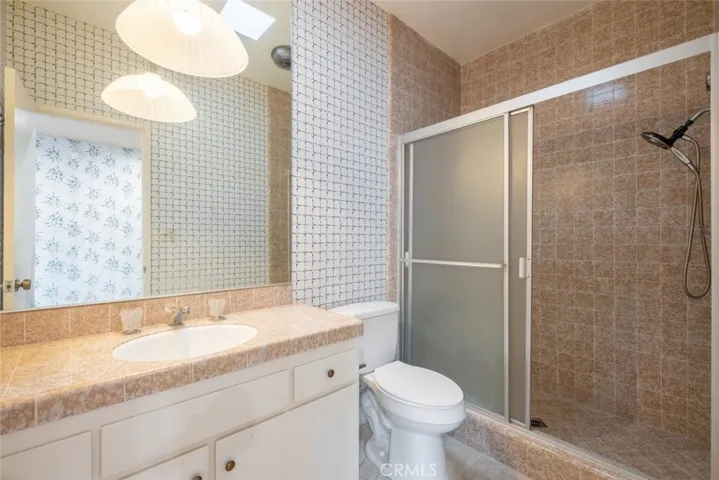 17522 Sherman Way 202, Van Nuys, California 91406