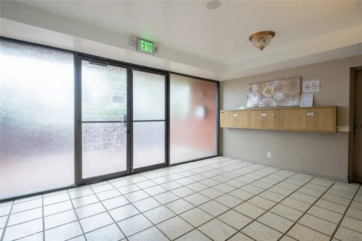 17522 Sherman Way 202, Van Nuys, California 91406