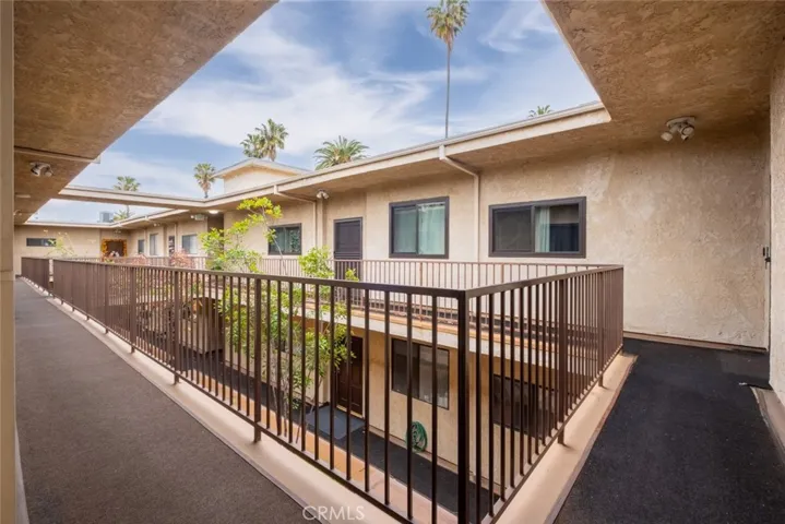 17522 Sherman Way 202, Van Nuys, California 91406