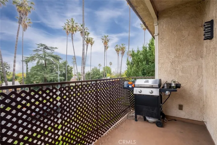 17522 Sherman Way 202, Van Nuys, California 91406