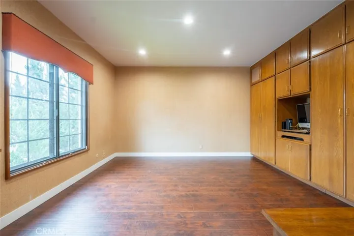 17522 Sherman Way 202, Van Nuys, California 91406