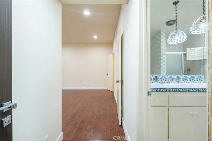 17522 Sherman Way 202, Van Nuys, California 91406