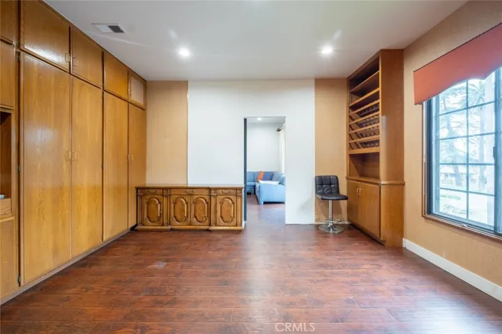 17522 Sherman Way 202, Van Nuys, California 91406