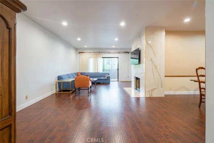 17522 Sherman Way 202, Van Nuys, California 91406