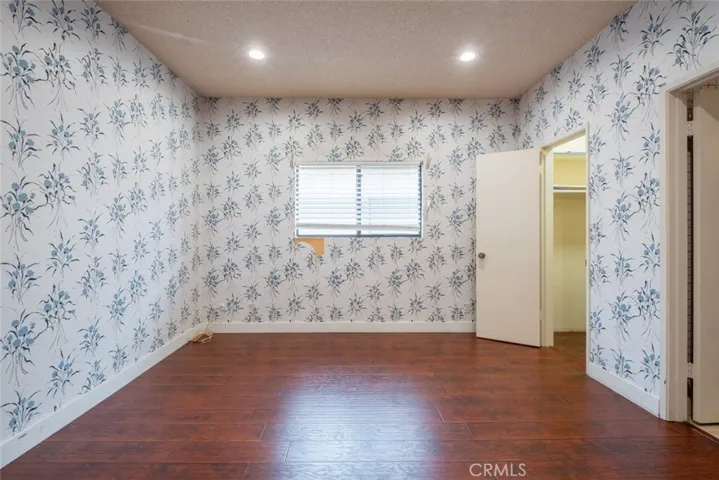 17522 Sherman Way 202, Van Nuys, California 91406