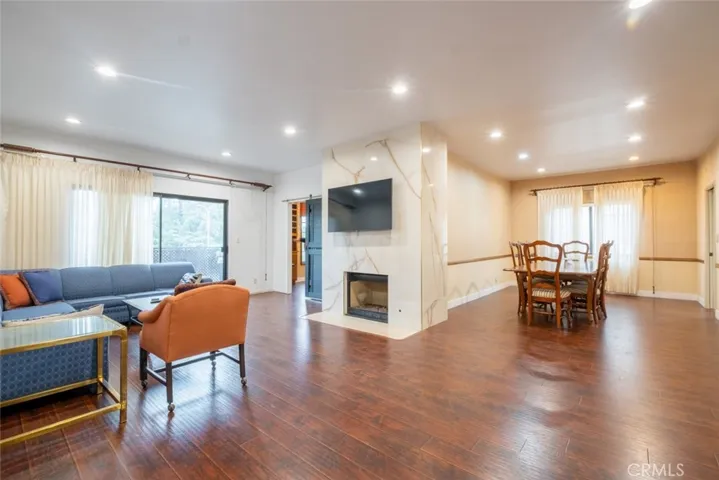 17522 Sherman Way 202, Van Nuys, California 91406