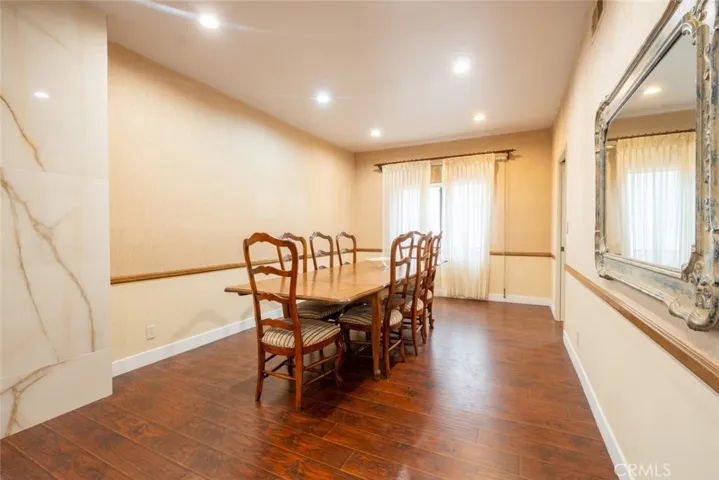 17522 Sherman Way 202, Van Nuys, California 91406