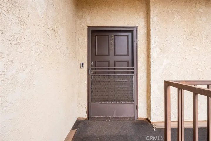 17522 Sherman Way 202, Van Nuys, California 91406