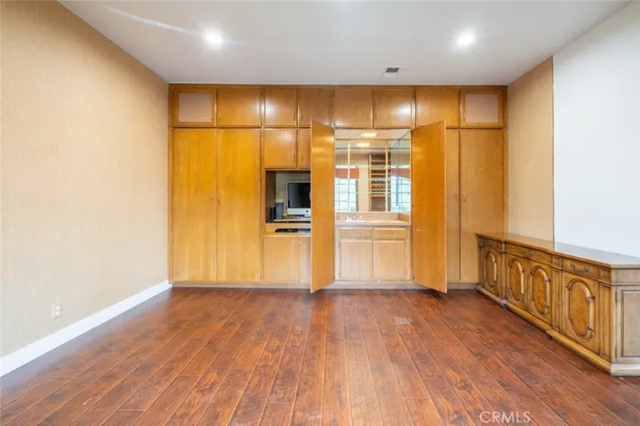 17522 Sherman Way 202, Van Nuys, California 91406
